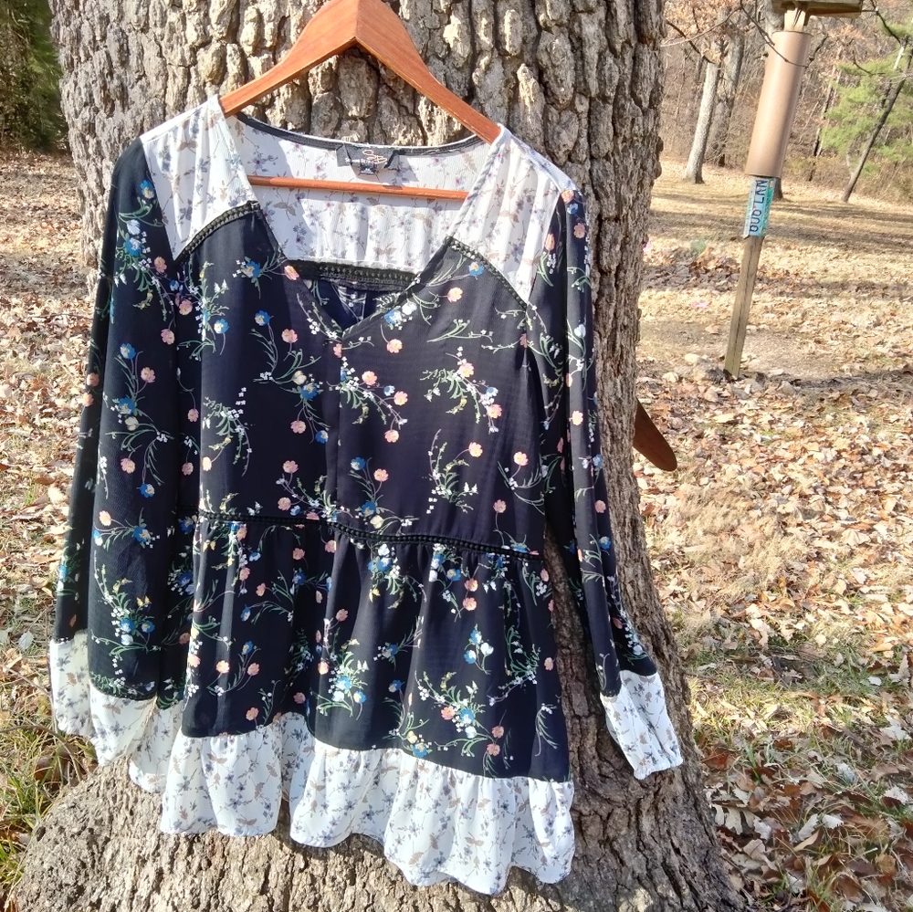 ⬇️ Price Drop!⬇️Susan Betro Boho blouse  in size M. - Picture 4 of 4